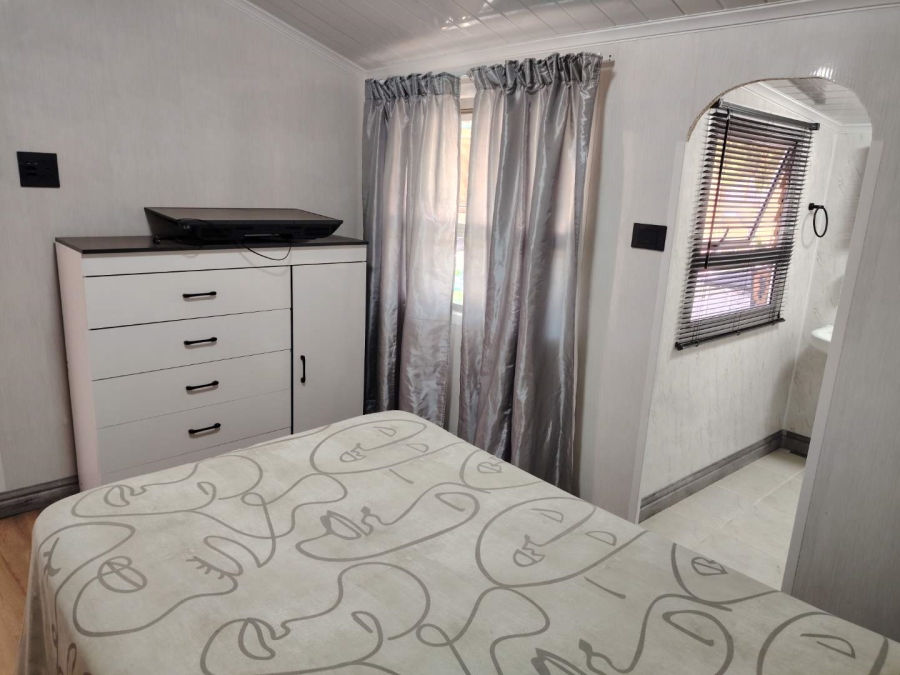 To Let 1 Bedroom Property for Rent in Chrismar Western Cape